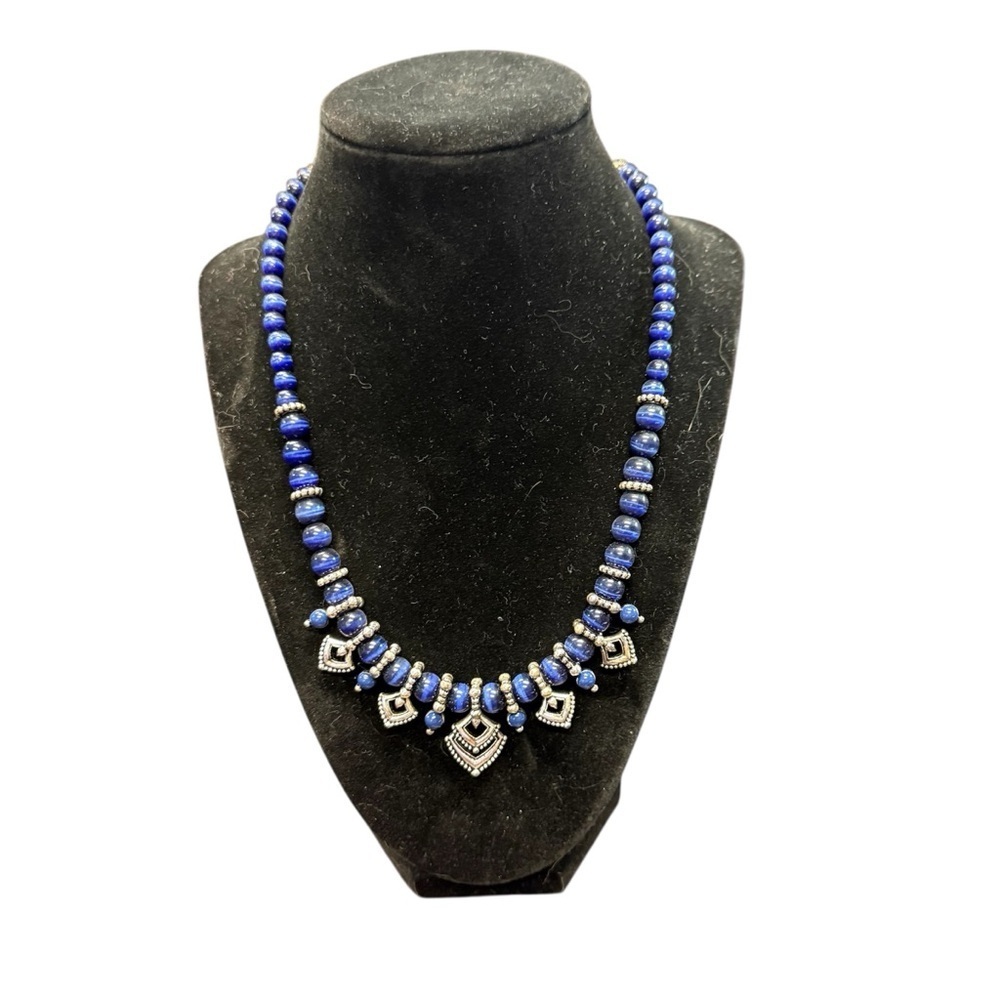 Avon Blue Cat’s eye and Silvertone beaded Necklace with Statement Design NIB